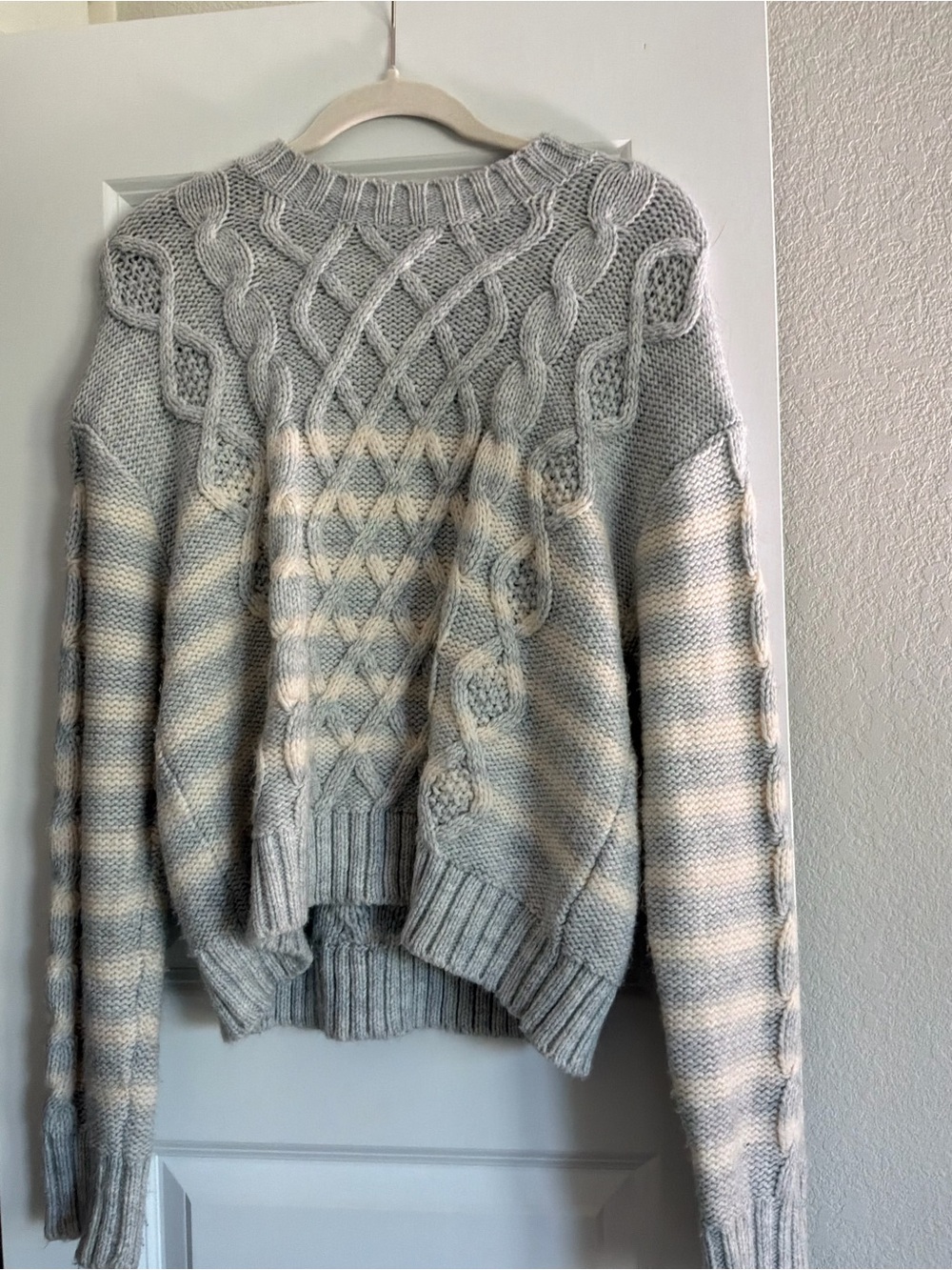 Cozy Cable Knit Stripe Women’s Sweater - Light Gray & Cream